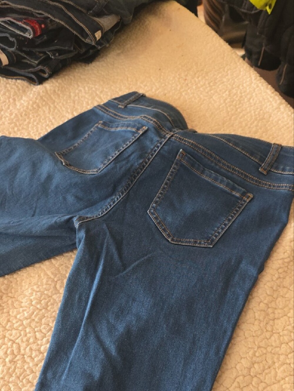 Women's Blue Stretch Slim Jeans Capris - Picture 3 of 3
